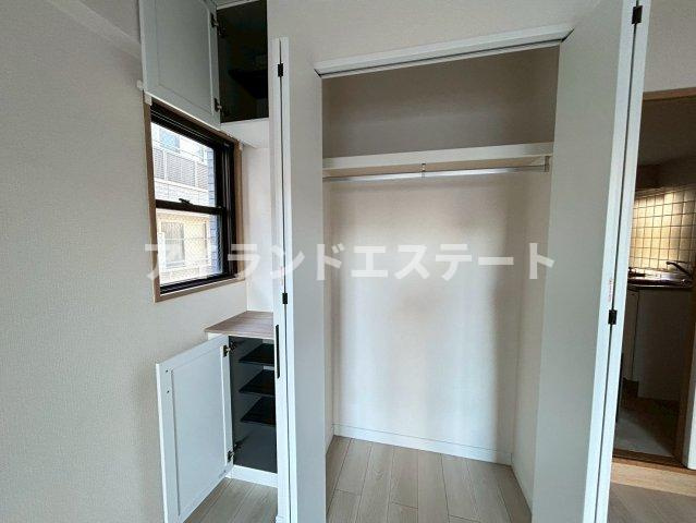 グレイスコートK　駅近　オートロック　女性限定　の収納|リフォーム中につき画像は他室反転タイプです。