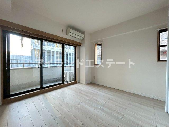 グレイスコートK　駅近　オートロック　女性限定　の居間・リビング|リフォーム中につき画像は他室反転タイプです。