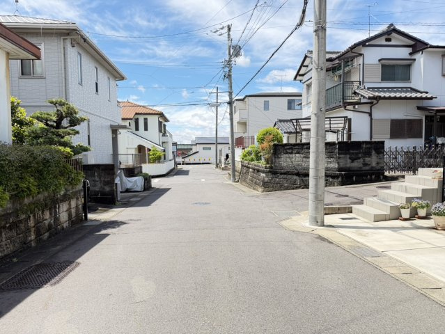 【周辺】 | 小牧市小松寺１丁目１１５ | 前の道路が広く整っており、落ち着きのある住宅街です♪