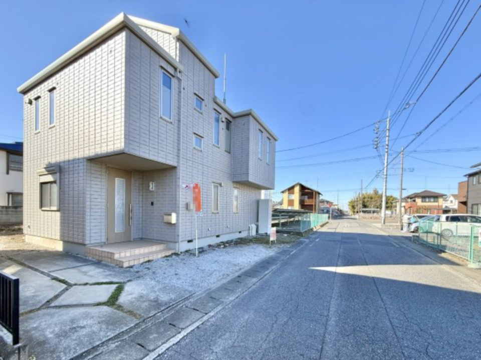 【中古戸建】邑楽郡大泉町大字吉田の前面道路含む現地写真|■外観