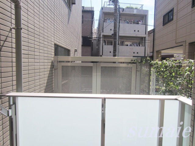 メゾン・ド・ジャンヌ・カルマンの展望|バルコニーからの景色です★