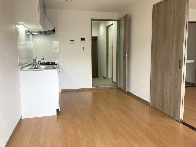 神戸市北区鈴蘭台北町４丁目の賃貸マンションの居間・リビング|大きな冷蔵庫なども置けるスペース有ります