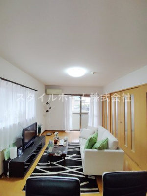 【居間・リビング】 | エスポワール・Ⅱ | 個人の部屋や寝室として使える洋室です