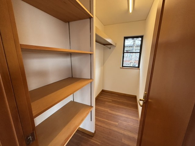 鴨子ヶ原２丁目戸建の収納|ウォークインクローゼット