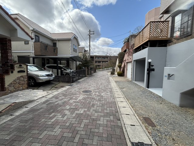 鴨子ヶ原２丁目戸建の前面道路含む現地写真