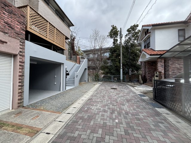 鴨子ヶ原２丁目戸建の前面道路含む現地写真