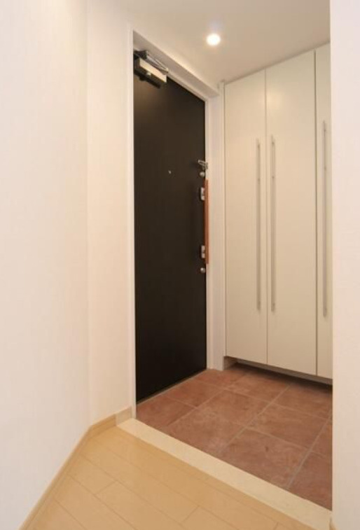 レジディア三軒茶屋　1Fコンビニ　駅近　リノベーションの玄関