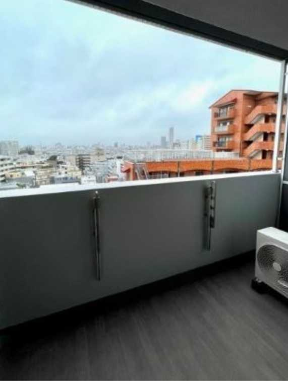 レジディア三軒茶屋　1Fコンビニ　駅近　リノベーションのバルコニー