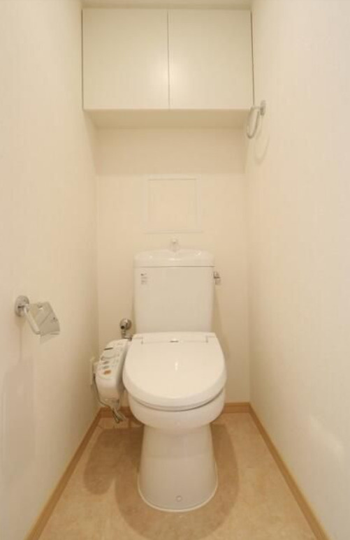 レジディア三軒茶屋　1Fコンビニ　駅近　リノベーションのトイレ