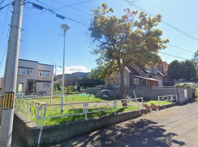 石山1条9丁目の展望|公園は目の前でお子様の遊び場も安心！