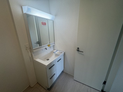 【独立洗面台】 | 糸満市喜屋武（全2棟） | 1号棟　三面鏡付き洗髪洗面化粧台♪