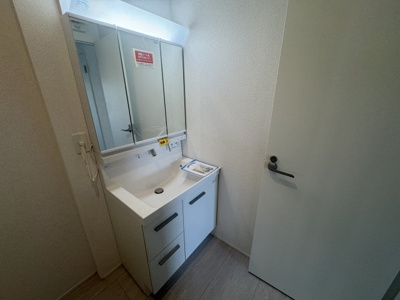 【独立洗面台】 | 糸満市喜屋武（全2棟） | 1号棟　三面鏡付き洗髪洗面化粧台♪