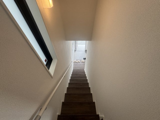 【内装】 | 糸満市喜屋武（全2棟） | 1号棟　採光付き階段♪