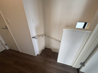 【内装】 | 糸満市喜屋武（全2棟） | 1号棟　手すり付き階段♪