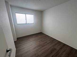 【洋室】 | 糸満市喜屋武（全2棟） | 1号棟　洋室5.25帖＋WIC付き♪（WIC×2部屋）