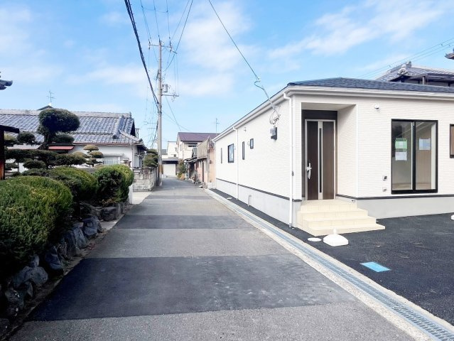 クレイドルガーデン阪南市自然田第３　１号棟　新築戸建の前面道路含む現地写真