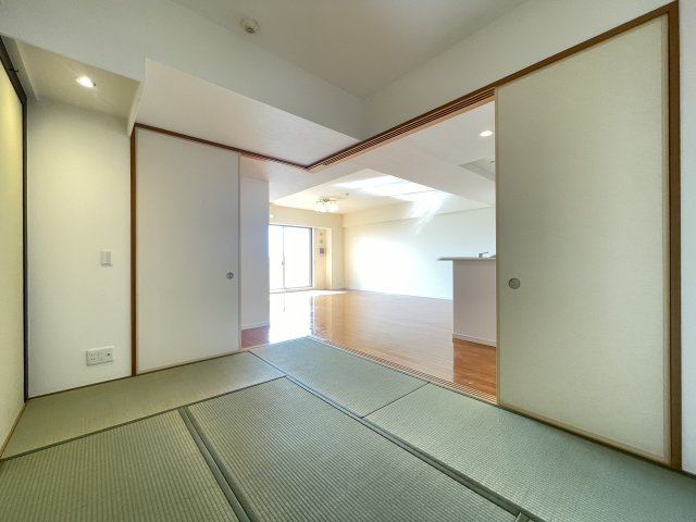 レイディアントシティ向ヶ丘遊園フランス街区の和室|和室6帖