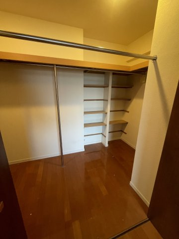 レイディアントシティ向ヶ丘遊園フランス街区の収納|洋室8帖　ウォークインクローゼット