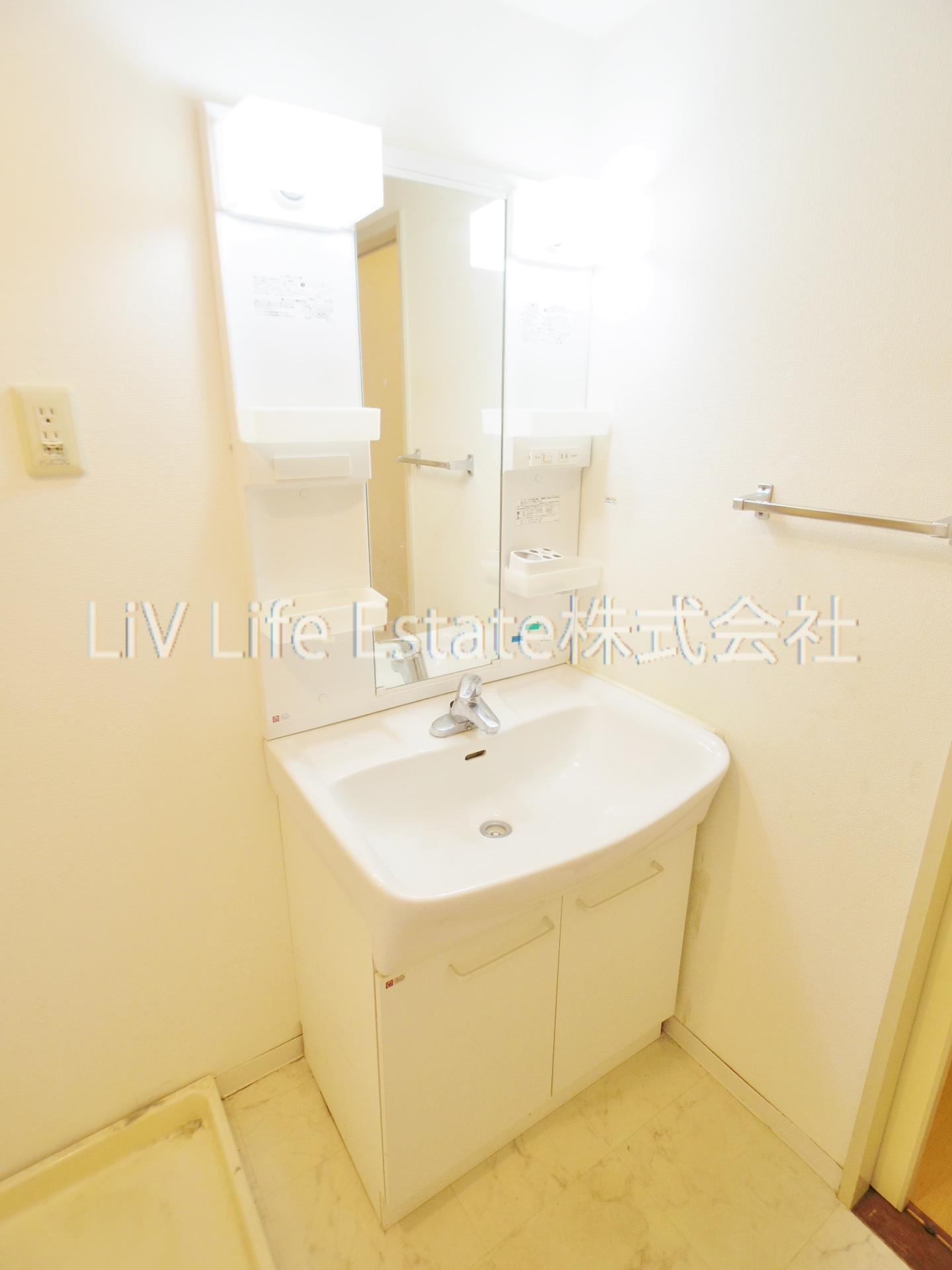 コーポレート小金井梶野通り6号棟(コーポレートコガネイカジノドオリロクゴウト)の洗面所|同仕様写真