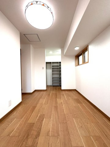 「辻堂」駅徒歩9分。静けさと湘南らしさを両立する住まいの洋室
