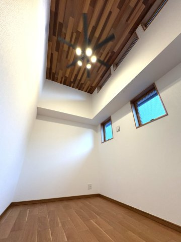 「辻堂」駅徒歩9分。静けさと湘南らしさを両立する住まいの洋室