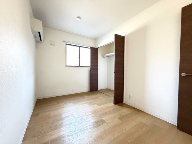 ラコリーヌAの洋室