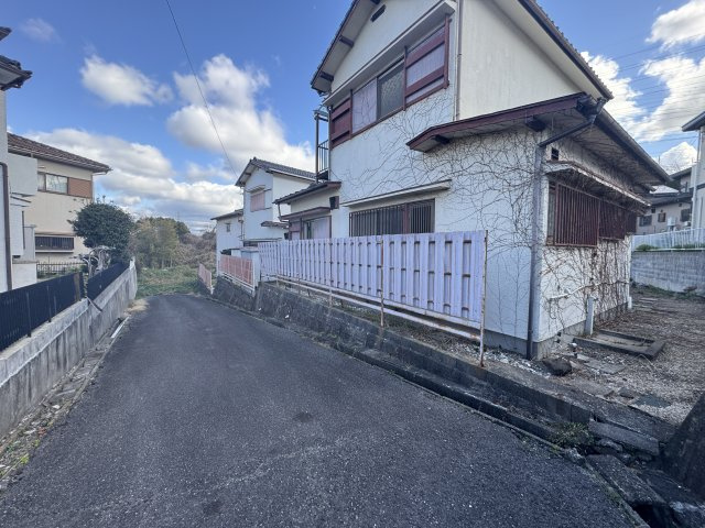 阪南市箱作　古家付き土地の前面道路含む現地写真