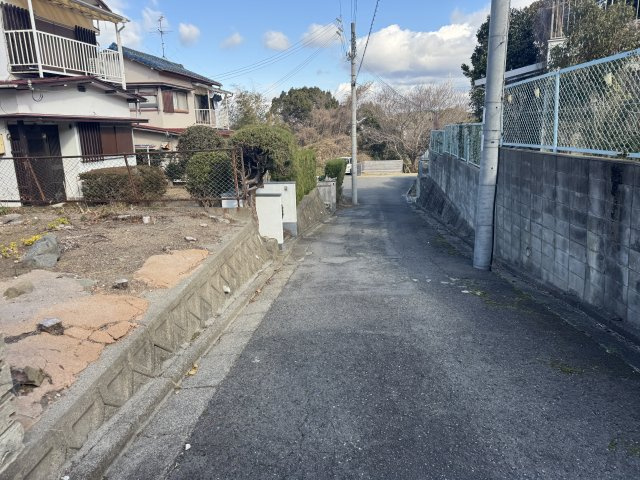 阪南市箱作　古家付き土地の前面道路含む現地写真