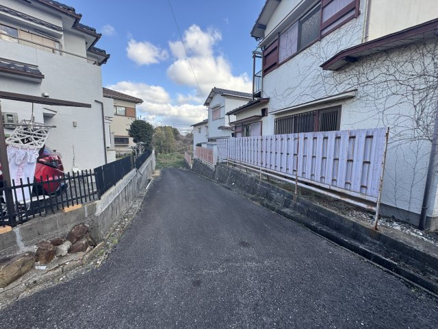 阪南市箱作　古家付き土地の前面道路含む現地写真