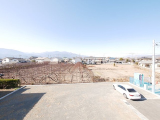 【展望】 | 甲斐市篠原 新築全2棟 2号棟 日当り良好 車並列3台 | バルコニーから西側を望む