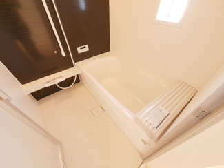 【浴室】 | 甲斐市篠原 新築全2棟 2号棟 日当り良好 車並列3台 | 1坪サイズバスルーム　浴室換気乾燥機付き