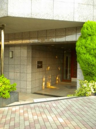 ニューシティアパートメンツ西大島のエントランス