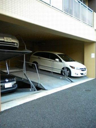 ニューシティアパートメンツ西大島の駐車場