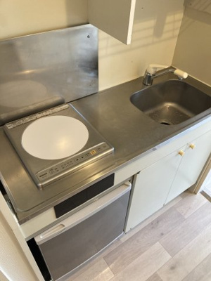 【キッチン】 | ジョイフル関内 | ミニ冷蔵庫付のキッチン