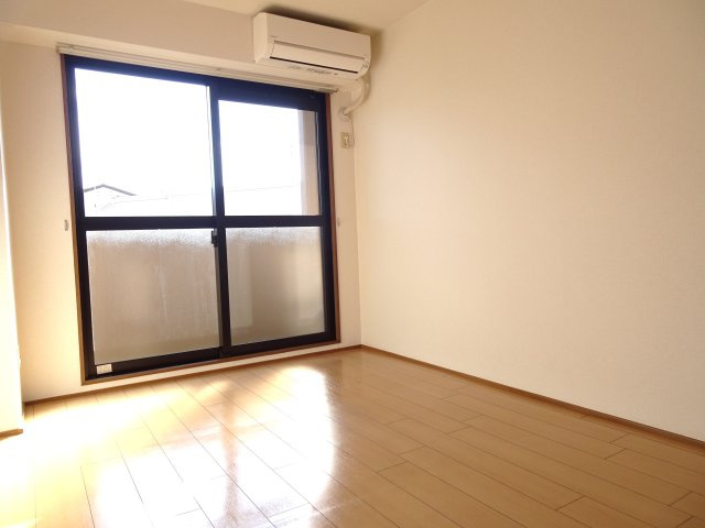 サンロイヤル大井の洋室