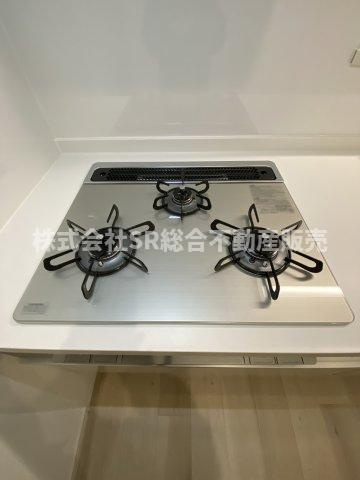 古箕輪1丁目中古テラスハウスのキッチン|３口コンロ、グリル付きです！