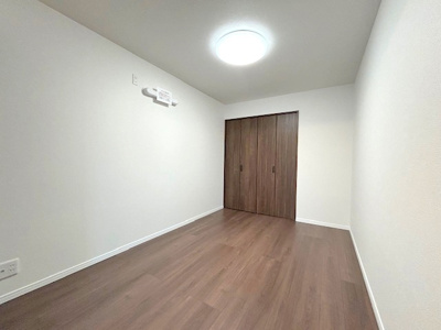 【洋室】 | ロイヤルシャトーねやがわオークビル