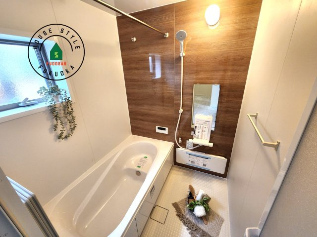 糟屋郡粕屋町柚須第2-１棟（１号棟）の浴室|1日の疲れを癒してくれる広々バスルーム。雨の日のお洗濯にも大活躍な浴室乾燥機付です！