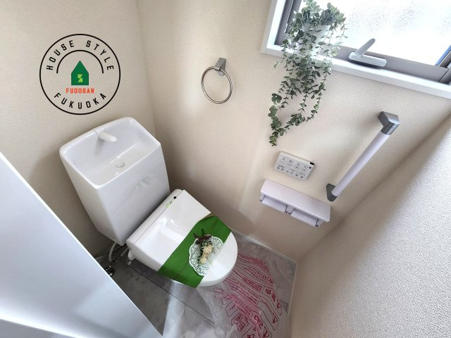 糟屋郡粕屋町柚須第2-１棟（１号棟）のトイレ|温水洗浄便座を完備しております。2ヶ所にトイレがあるのは朝の慌ただしい時間も安心です。