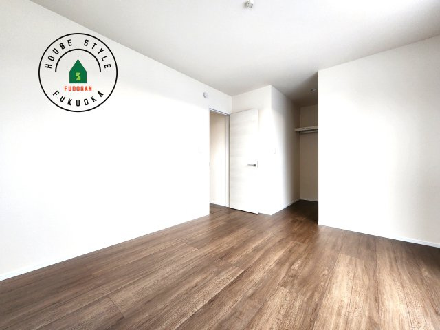 糟屋郡粕屋町柚須第2-１棟（１号棟）の寝室|主寝室には収納力に優れたクローゼットがありますので、お部屋もすっきり片付きます。