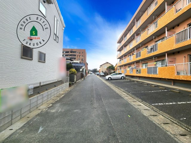 糟屋郡粕屋町柚須第2-１棟（１号棟）の前面道路含む現地写真|前面道路です。