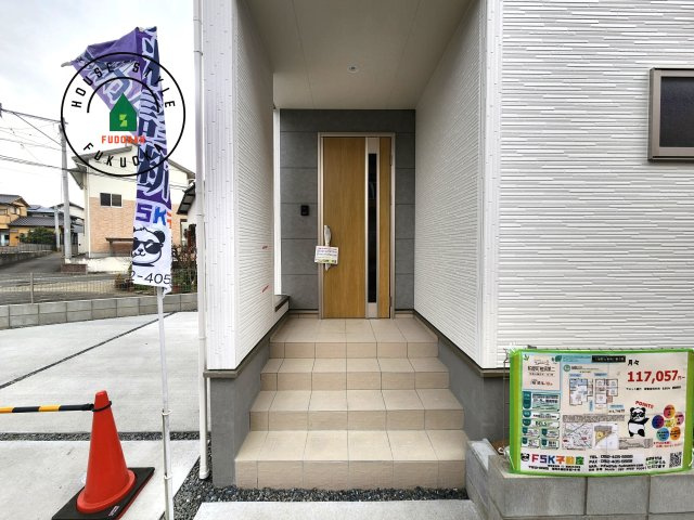 糟屋郡粕屋町柚須第2-１棟（１号棟）の玄関|おでかけの時も帰った時も、「我が家」を最初に感じでもらえる素敵な空間に。