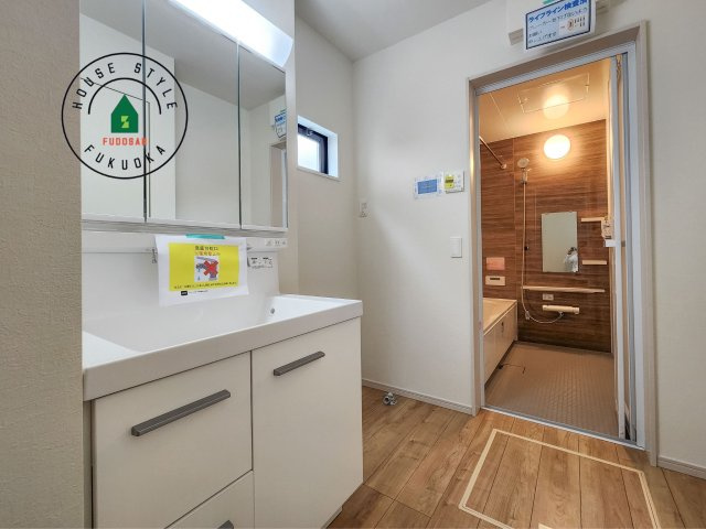 福岡市早良区重留１丁目第5-４棟（3号棟）の内観：施工例|ゆとりの洗面スペースで朝の身支度もスムーズに。暮らしを快適に変えるシャワー付洗面台です！