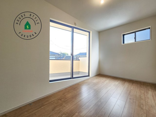 福岡市早良区重留１丁目第5-４棟（3号棟）の内観：施工例|主寝室には収納力に優れたクローゼットがありますので、お部屋もすっきり片付きます。