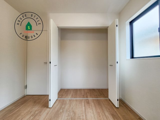 福岡市早良区重留１丁目第5-４棟（3号棟）の内観：施工例|洋服や大きな荷物が多い方や人数の多いご家族などは、一般的なクローゼットよりもウォークインクローゼットのほうが使い勝手が良いです。