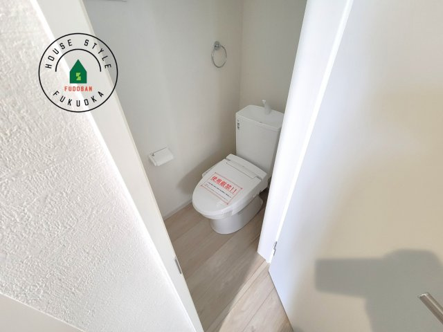 福岡市早良区重留１丁目第5-４棟（4号棟）の内観：施工例|温水洗浄便座を完備しております。2ヶ所にトイレがあるのは朝の慌ただしい時間も安心です。