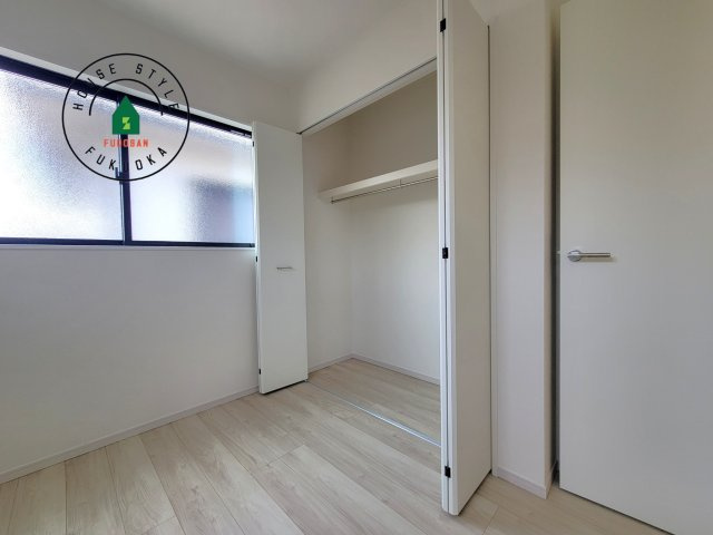 福岡市早良区重留１丁目第5-４棟（4号棟）の内観：施工例|洋服や大きな荷物が多い方や人数の多いご家族などは、一般的なクローゼットよりもウォークインクローゼットのほうが使い勝手が良いです。