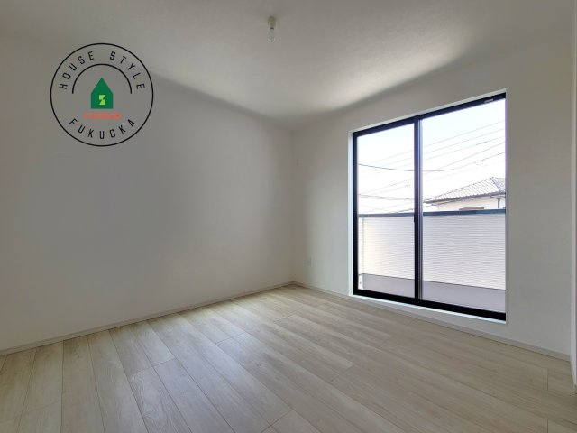 福岡市早良区重留１丁目第5-４棟（4号棟）の内観：施工例|採光良好な洋室は全居室、複層ガラスの遮熱効果と断熱効果で、一年中快適に過ごせます。