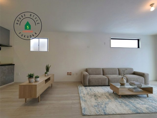 福岡市早良区重留１丁目第5-４棟（4号棟）の内観：施工例|明るく開放的なリビングダイニングは豊かな陽光が注ぎ込み、やすらぎの空間を演出してくれます。ご家族で楽しいひとときをお過ごし下さい。※家具はCGを合成したものです。