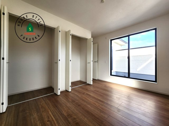 糟屋郡志免町桜丘３丁目第5-２棟（2号棟）の内観：施工例|主寝室には収納力に優れたクローゼットがありますので、お部屋もすっきり片付きます。